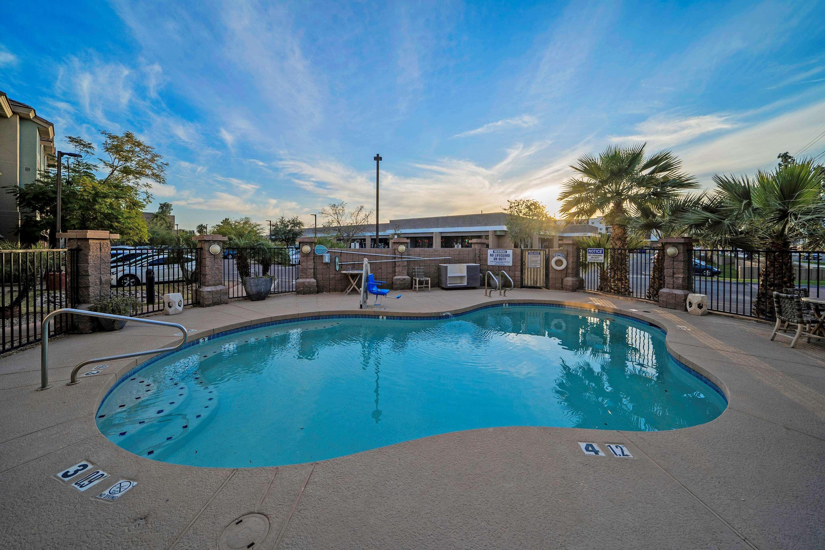 La Quinta Inn & Suites By Wyndham Tempe University, Phoenix Exterior photo